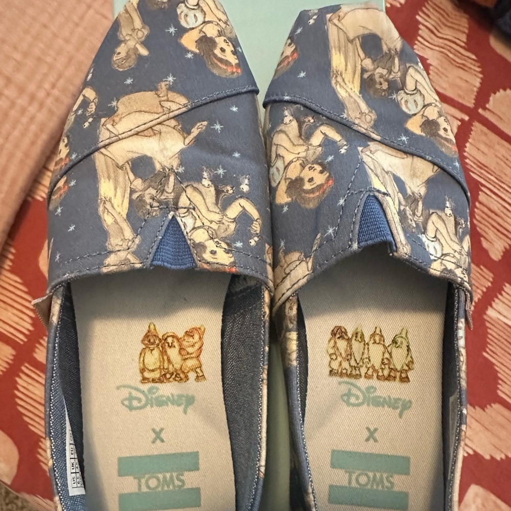 TOMS Disney Snow White Womens Shoe Size 6.5